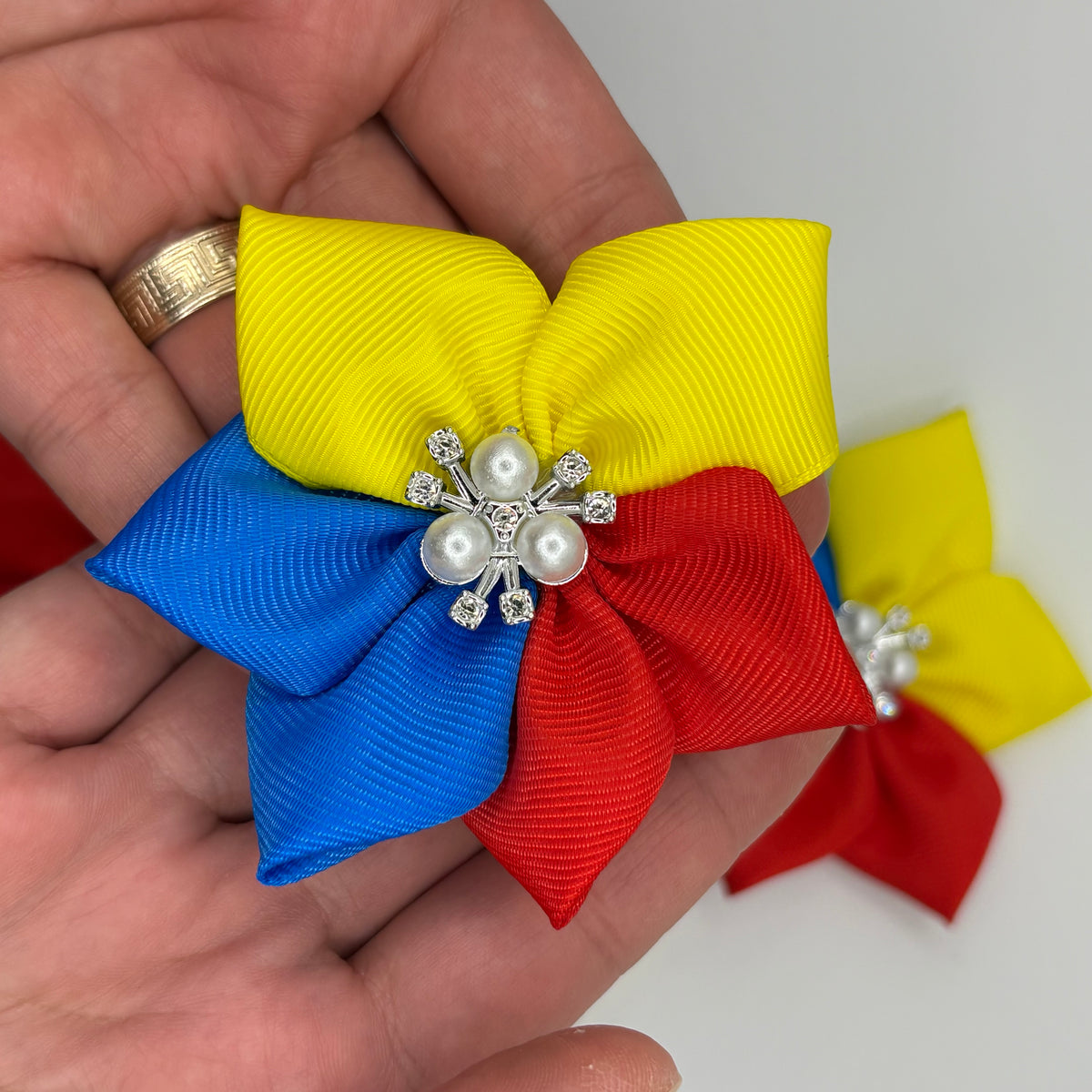 Broșă Floare - Model Tricolor 🇹🇩